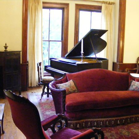 Adair Manor Bed & Breakfast Adairsville Екстериор снимка