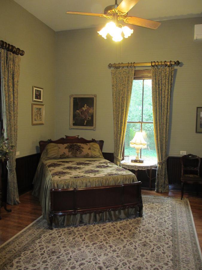 Adair Manor Bed & Breakfast Adairsville Екстериор снимка