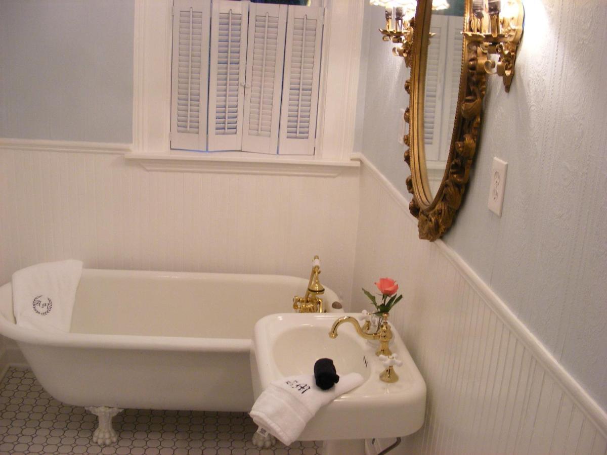 Adair Manor Bed & Breakfast Adairsville Екстериор снимка